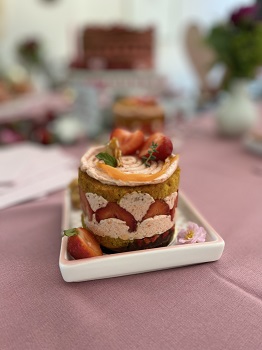 Bio Tortenmanufaktur Tortenbaer Hochzeit Sweet Table Bio Konditorei Sweet Table Sh ErdbeeeMandelKarotte